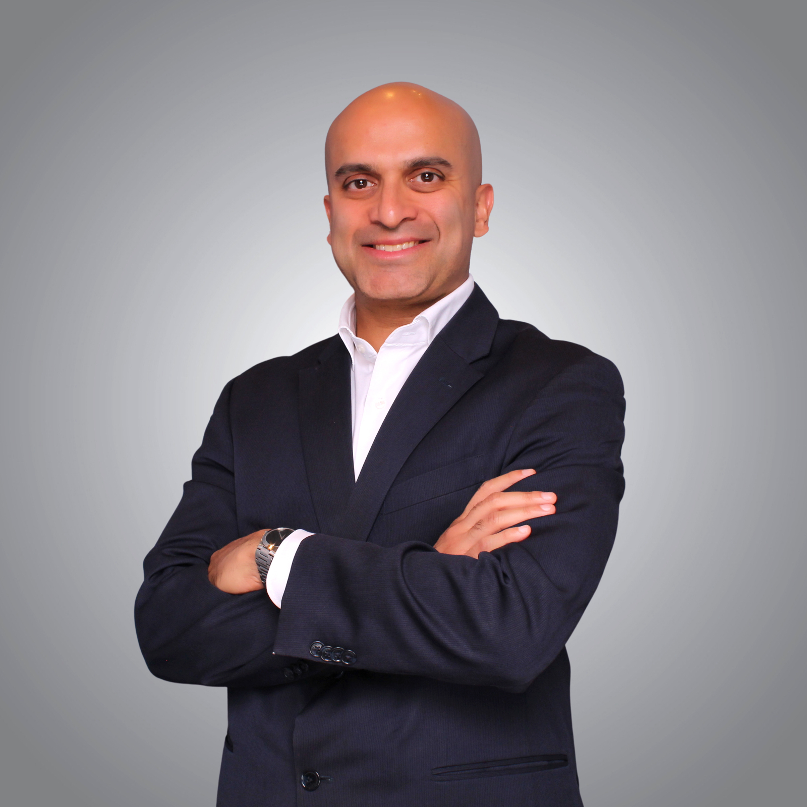 Portrait of Adi Divgi, Founder and CIO of Divino Global Holdings